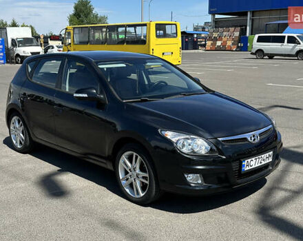Черный Хендай i30, объемом двигателя 1.6 л и пробегом 194 тыс. км за 9700 $, фото 1 на Automoto.ua