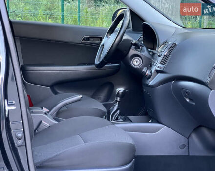 Черный Хендай i30, объемом двигателя 1.4 л и пробегом 167 тыс. км за 6299 $, фото 41 на Automoto.ua