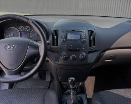 Черный Хендай i30, объемом двигателя 1.4 л и пробегом 147 тыс. км за 6800 $, фото 7 на Automoto.ua