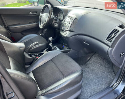Чорний Хендай i30, об'ємом двигуна 1.4 л та пробігом 248 тис. км за 6950 $, фото 23 на Automoto.ua