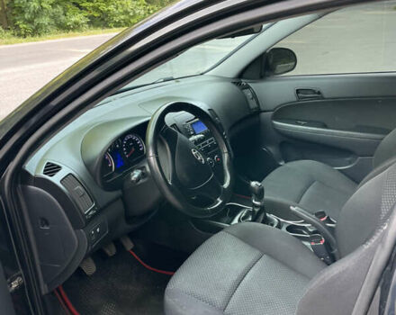 Черный Хендай i30, объемом двигателя 1.58 л и пробегом 285 тыс. км за 6300 $, фото 12 на Automoto.ua