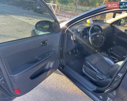 Черный Хендай i30, объемом двигателя 1.6 л и пробегом 219 тыс. км за 4700 $, фото 12 на Automoto.ua