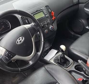 Чорний Хендай i30, об'ємом двигуна 1.58 л та пробігом 239 тис. км за 5000 $, фото 15 на Automoto.ua