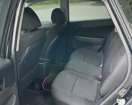 Черный Хендай i30, объемом двигателя 1.58 л и пробегом 285 тыс. км за 6300 $, фото 13 на Automoto.ua