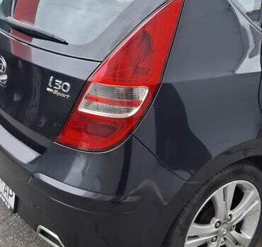 Чорний Хендай i30, об'ємом двигуна 1.58 л та пробігом 239 тис. км за 5000 $, фото 7 на Automoto.ua