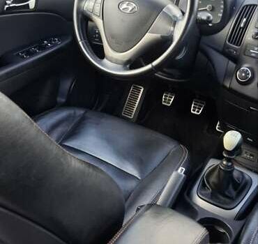 Чорний Хендай i30, об'ємом двигуна 1.58 л та пробігом 239 тис. км за 5000 $, фото 4 на Automoto.ua