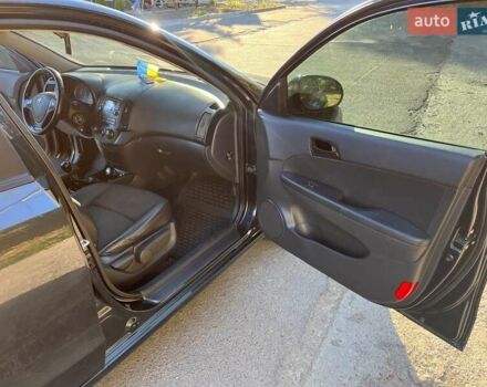 Черный Хендай i30, объемом двигателя 1.6 л и пробегом 219 тыс. км за 4700 $, фото 13 на Automoto.ua