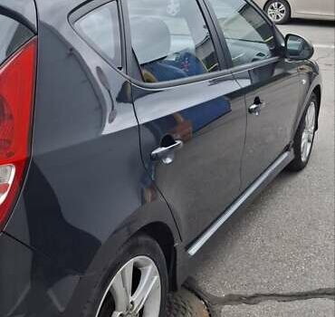 Чорний Хендай i30, об'ємом двигуна 1.58 л та пробігом 239 тис. км за 5000 $, фото 6 на Automoto.ua