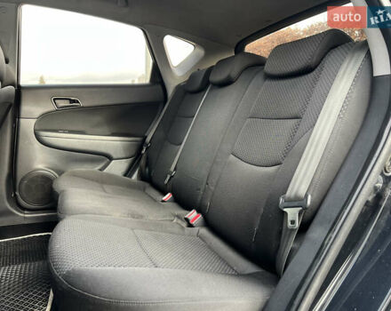 Черный Хендай i30, объемом двигателя 1.6 л и пробегом 180 тыс. км за 6700 $, фото 43 на Automoto.ua