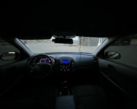 Черный Хендай i30, объемом двигателя 1.4 л и пробегом 275 тыс. км за 3500 $, фото 12 на Automoto.ua