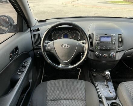 Черный Хендай i30, объемом двигателя 1.6 л и пробегом 160 тыс. км за 6500 $, фото 12 на Automoto.ua