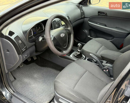 Чорний Хендай i30, об'ємом двигуна 1.4 л та пробігом 170 тис. км за 5950 $, фото 49 на Automoto.ua