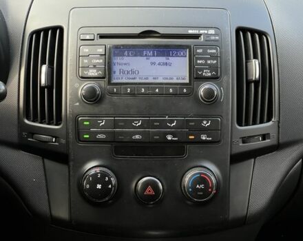 Черный Хендай i30, объемом двигателя 1.6 л и пробегом 160 тыс. км за 6500 $, фото 13 на Automoto.ua