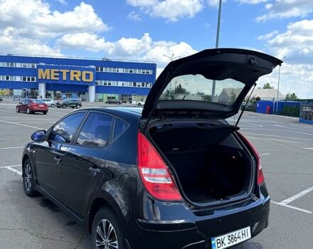Чорний Хендай i30, об'ємом двигуна 1.6 л та пробігом 230 тис. км за 6500 $, фото 2 на Automoto.ua