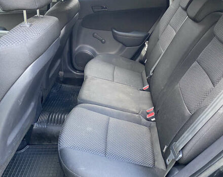 Черный Хендай i30, объемом двигателя 1.4 л и пробегом 175 тыс. км за 5700 $, фото 6 на Automoto.ua