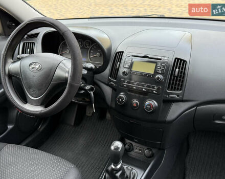 Чорний Хендай i30, об'ємом двигуна 1.4 л та пробігом 170 тис. км за 5950 $, фото 43 на Automoto.ua