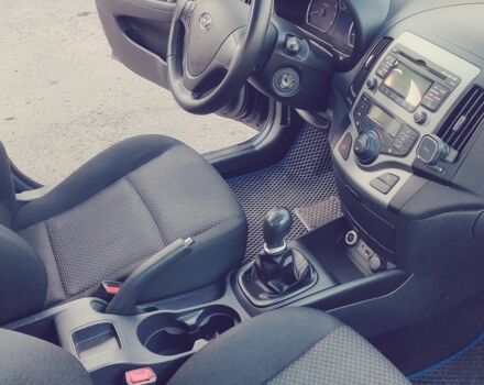 Черный Хендай i30, объемом двигателя 1.4 л и пробегом 210 тыс. км за 5800 $, фото 6 на Automoto.ua