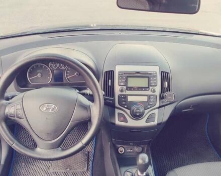 Черный Хендай i30, объемом двигателя 1.4 л и пробегом 210 тыс. км за 5600 $, фото 5 на Automoto.ua