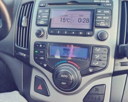 Черный Хендай i30, объемом двигателя 1.4 л и пробегом 210 тыс. км за 5600 $, фото 7 на Automoto.ua