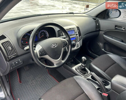 Черный Хендай i30, объемом двигателя 1.6 л и пробегом 145 тыс. км за 7200 $, фото 17 на Automoto.ua