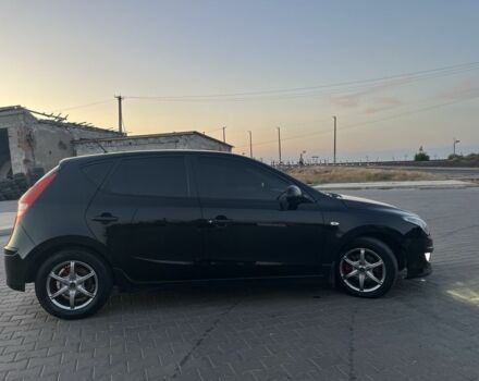 Черный Хендай i30, объемом двигателя 1.4 л и пробегом 275 тыс. км за 3500 $, фото 5 на Automoto.ua