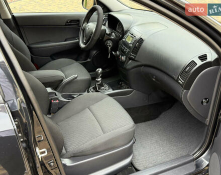 Чорний Хендай i30, об'ємом двигуна 1.4 л та пробігом 170 тис. км за 5950 $, фото 26 на Automoto.ua