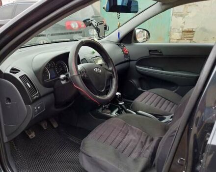 Чорний Хендай i30, об'ємом двигуна 1.6 л та пробігом 354 тис. км за 6100 $, фото 9 на Automoto.ua