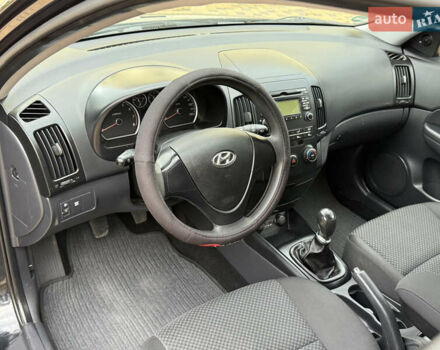 Чорний Хендай i30, об'ємом двигуна 1.4 л та пробігом 170 тис. км за 5950 $, фото 51 на Automoto.ua