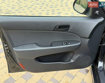 Чорний Хендай i30, об'ємом двигуна 1.4 л та пробігом 170 тис. км за 5950 $, фото 53 на Automoto.ua