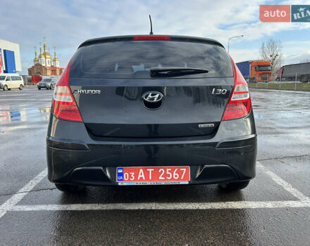 Черный Хендай i30, объемом двигателя 1.6 л и пробегом 145 тыс. км за 7200 $, фото 6 на Automoto.ua
