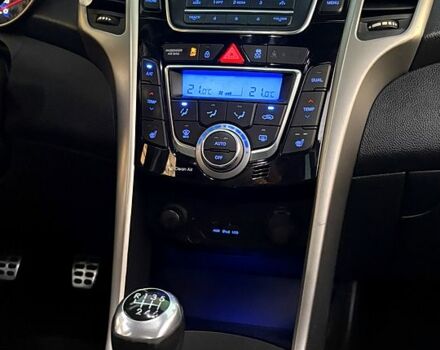 Чорний Хендай i30, об'ємом двигуна 1.6 л та пробігом 160 тис. км за 8699 $, фото 9 на Automoto.ua