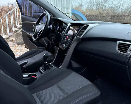 Черный Хендай i30, объемом двигателя 1.4 л и пробегом 200 тыс. км за 8500 $, фото 12 на Automoto.ua