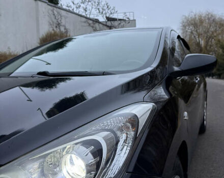 Черный Хендай i30, объемом двигателя 1.4 л и пробегом 200 тыс. км за 8500 $, фото 4 на Automoto.ua