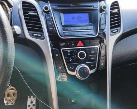 Черный Хендай i30, объемом двигателя 1.59 л и пробегом 190 тыс. км за 7100 $, фото 5 на Automoto.ua