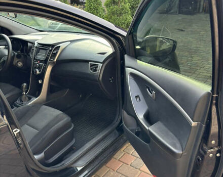 Черный Хендай i30, объемом двигателя 1.4 л и пробегом 259 тыс. км за 6600 $, фото 6 на Automoto.ua