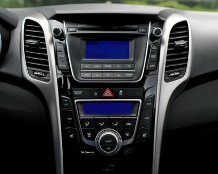 Черный Хендай i30, объемом двигателя 1.6 л и пробегом 109 тыс. км за 8000 $, фото 6 на Automoto.ua