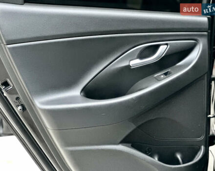 Черный Хендай i30, объемом двигателя 1.4 л и пробегом 97 тыс. км за 15300 $, фото 41 на Automoto.ua