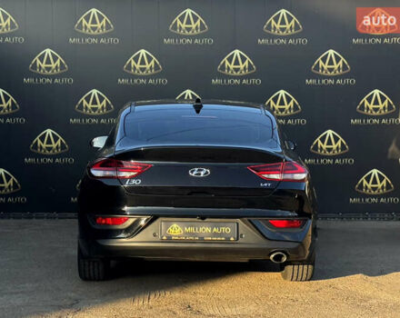 Черный Хендай i30, объемом двигателя 1.35 л и пробегом 97 тыс. км за 16200 $, фото 4 на Automoto.ua