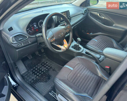Черный Хендай i30, объемом двигателя 1.6 л и пробегом 66 тыс. км за 12800 $, фото 10 на Automoto.ua