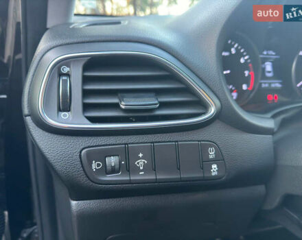 Черный Хендай i30, объемом двигателя 1.6 л и пробегом 66 тыс. км за 12800 $, фото 8 на Automoto.ua