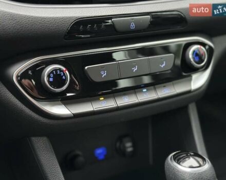 Черный Хендай i30, объемом двигателя 1.5 л и пробегом 50 тыс. км за 16900 $, фото 1 на Automoto.ua