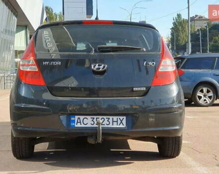Черный Хендай i30, объемом двигателя 1.6 л и пробегом 228 тыс. км за 5200 $, фото 9 на Automoto.ua
