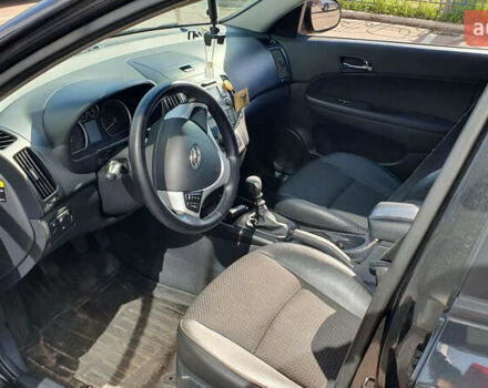 Черный Хендай i30, объемом двигателя 1.6 л и пробегом 228 тыс. км за 5200 $, фото 29 на Automoto.ua