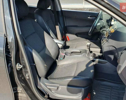 Черный Хендай i30, объемом двигателя 1.6 л и пробегом 228 тыс. км за 5200 $, фото 14 на Automoto.ua