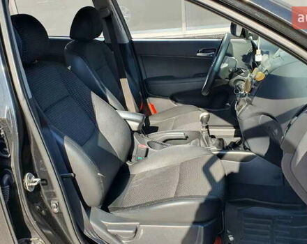 Черный Хендай i30, объемом двигателя 1.6 л и пробегом 228 тыс. км за 5200 $, фото 16 на Automoto.ua