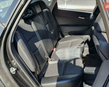 Черный Хендай i30, объемом двигателя 1.6 л и пробегом 228 тыс. км за 5200 $, фото 18 на Automoto.ua