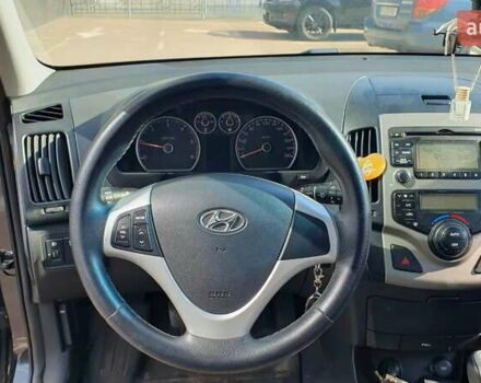 Черный Хендай i30, объемом двигателя 1.6 л и пробегом 228 тыс. км за 5200 $, фото 22 на Automoto.ua