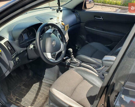 Черный Хендай i30, объемом двигателя 1.6 л и пробегом 228 тыс. км за 6200 $, фото 9 на Automoto.ua