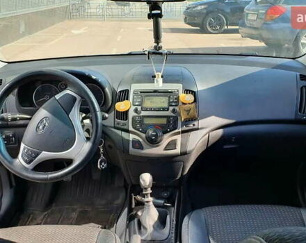 Черный Хендай i30, объемом двигателя 1.6 л и пробегом 228 тыс. км за 5200 $, фото 24 на Automoto.ua