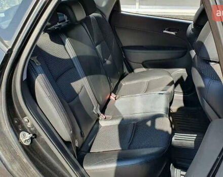 Черный Хендай i30, объемом двигателя 1.6 л и пробегом 228 тыс. км за 5200 $, фото 17 на Automoto.ua